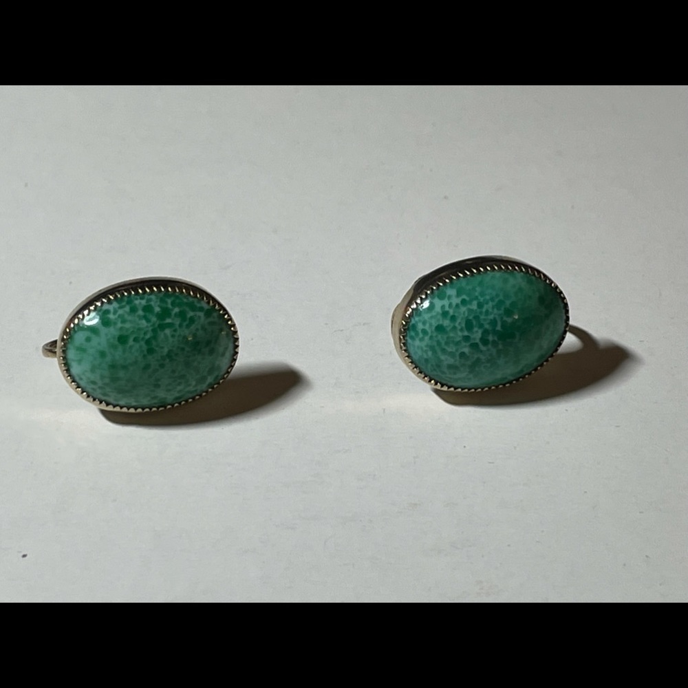 Vintage Weiss Peking Glass screw back earrings